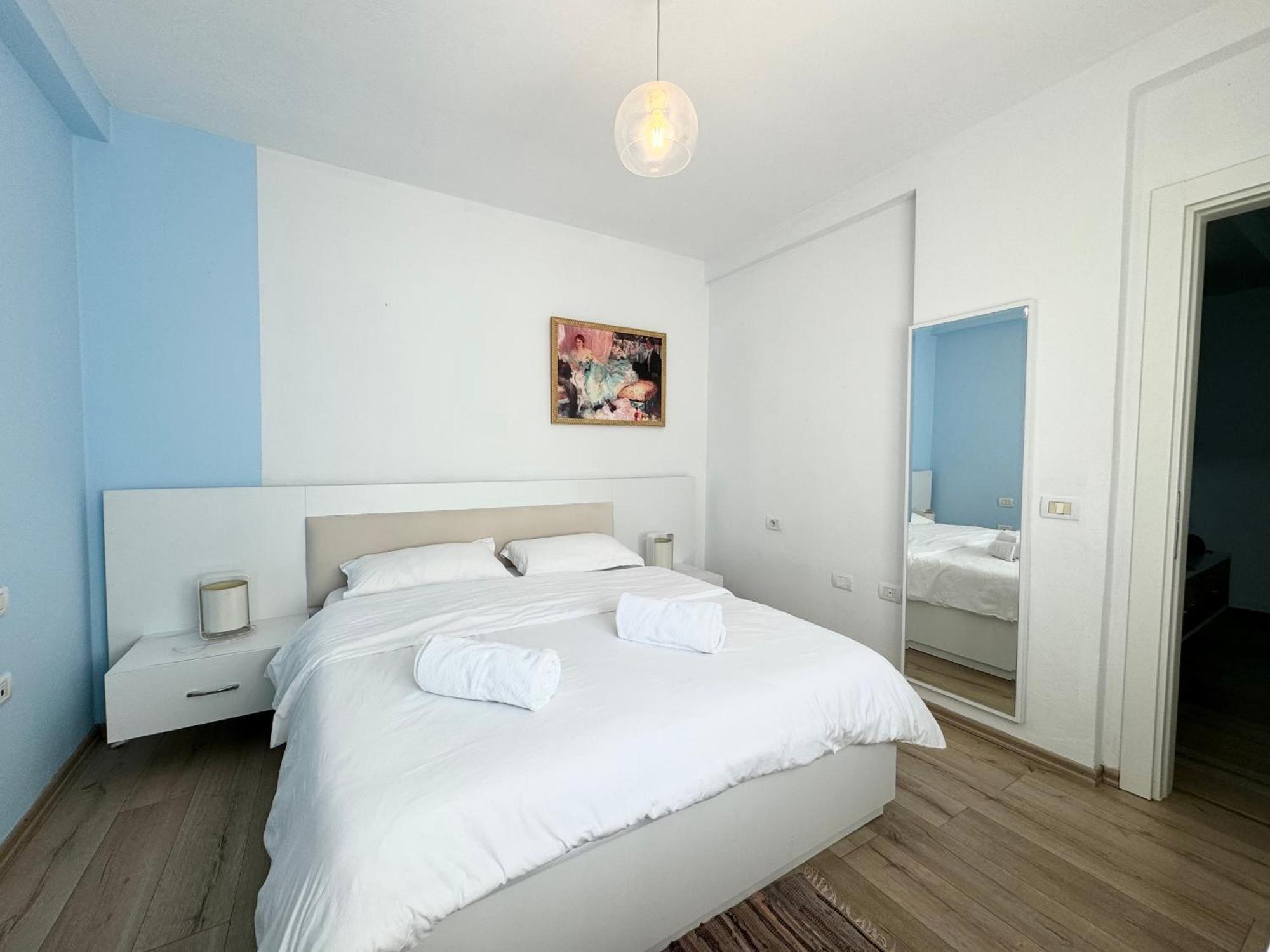 Apartment In The New Bazaar Of Tirana - Hana Blu Exterior photo